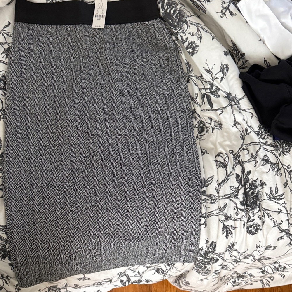 New York &Company Black and Gray Pencil Skirt